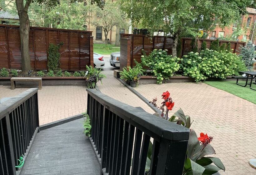 בית מלון כפרי Pembroke Inn