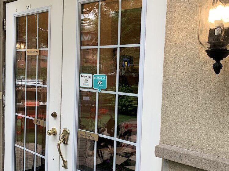 בית מלון כפרי Pembroke Inn