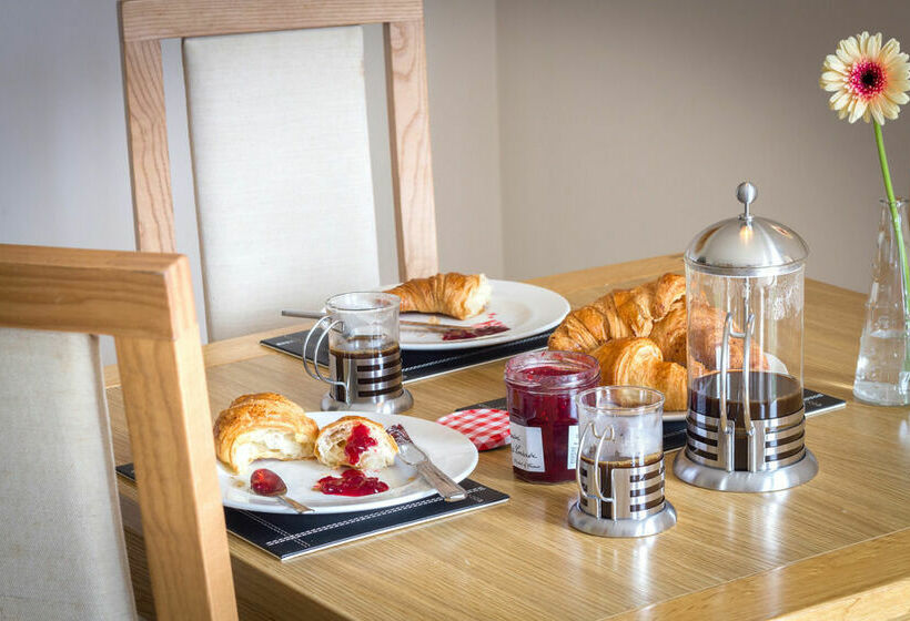 فندق The Postbox By Bridgestreet