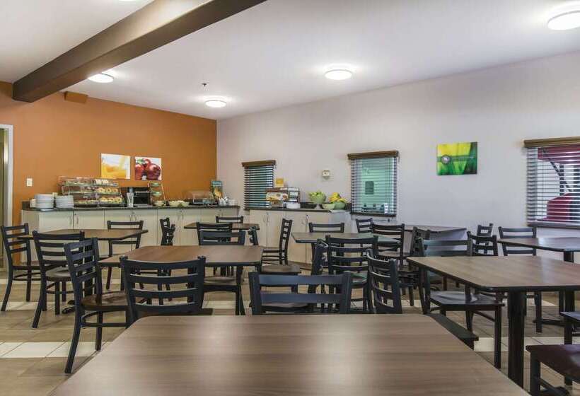 هتل Quality Inn Airport