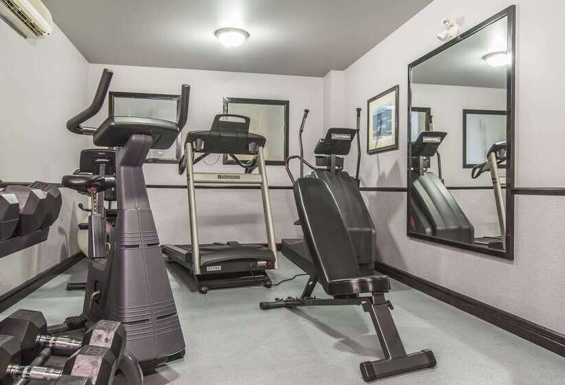 فندق Quality Inn