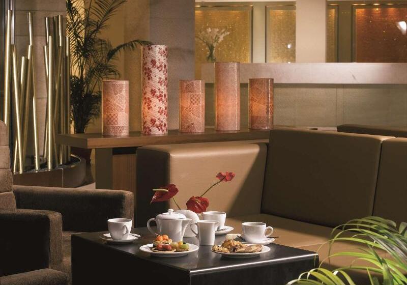 هتل Radisson Blu Dhaka Water Garden