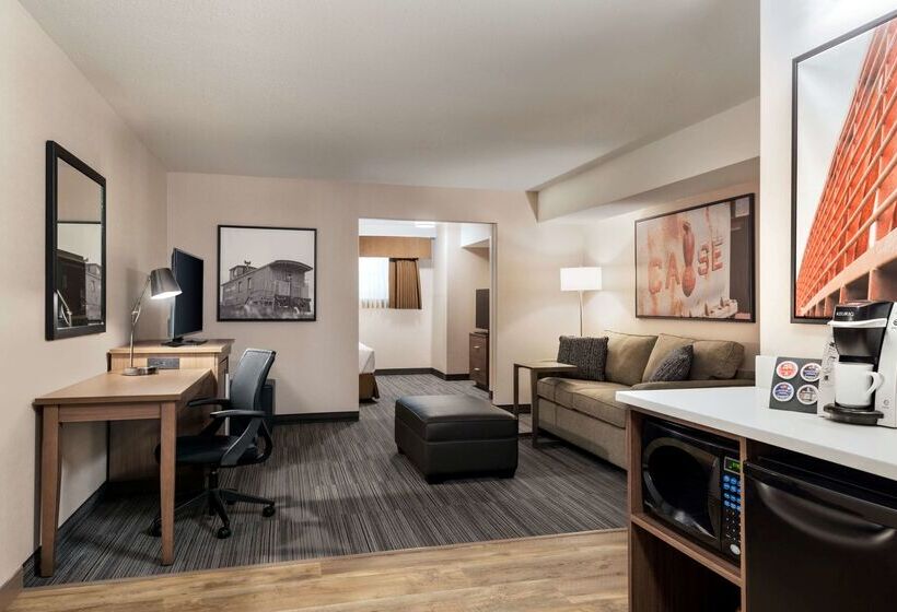 فندق Canalta Airdrie