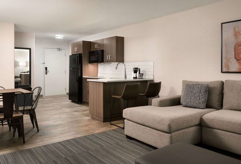 فندق Canalta Airdrie