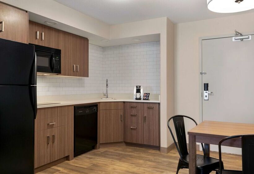 فندق Canalta Airdrie