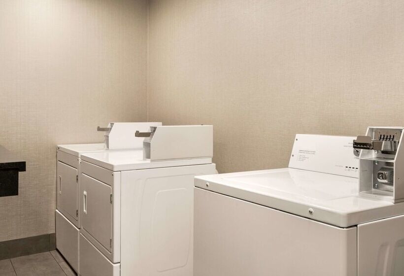 فندق Canalta Airdrie