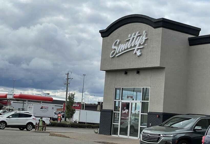 فندق Canalta Airdrie