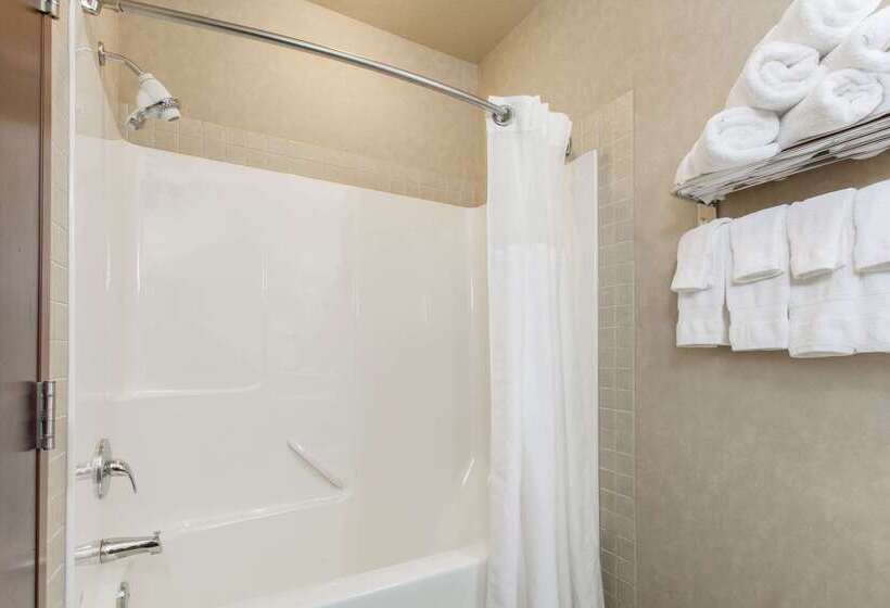 فندق Ramada By Wyndham Camrose