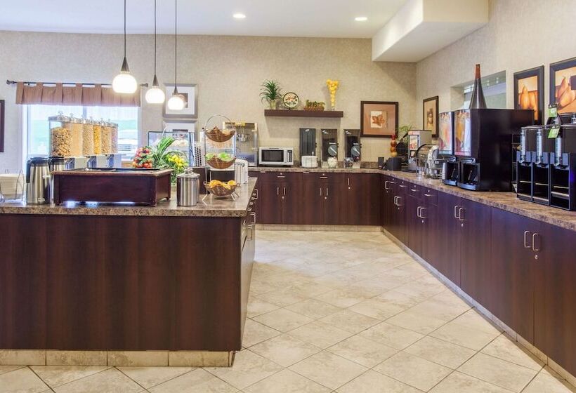 فندق Ramada By Wyndham Camrose