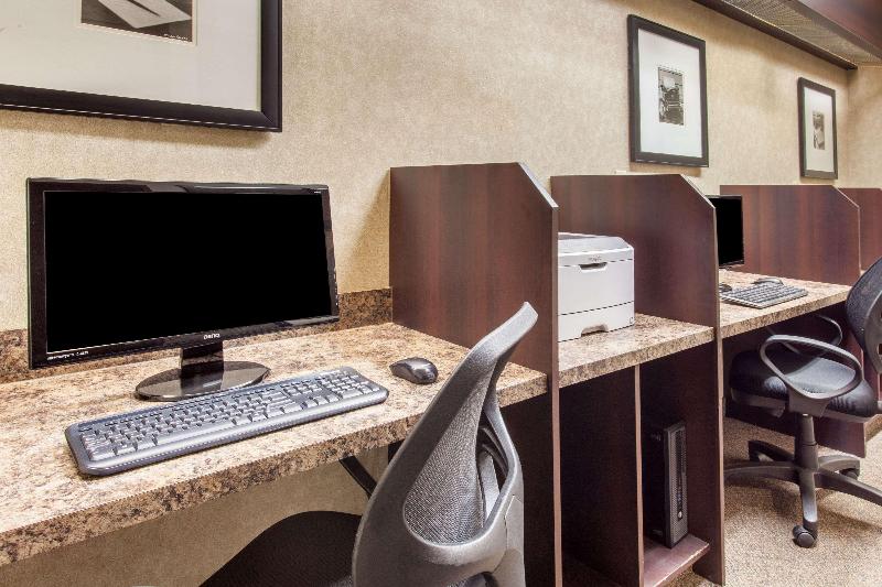 בית מלון כפרי Ramada By Wyndham Camrose