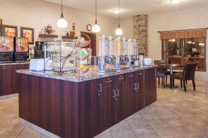 فندق Ramada By Wyndham Camrose