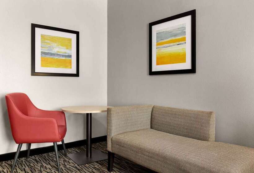 בית מלון כפרי Ramada By Wyndham Marina