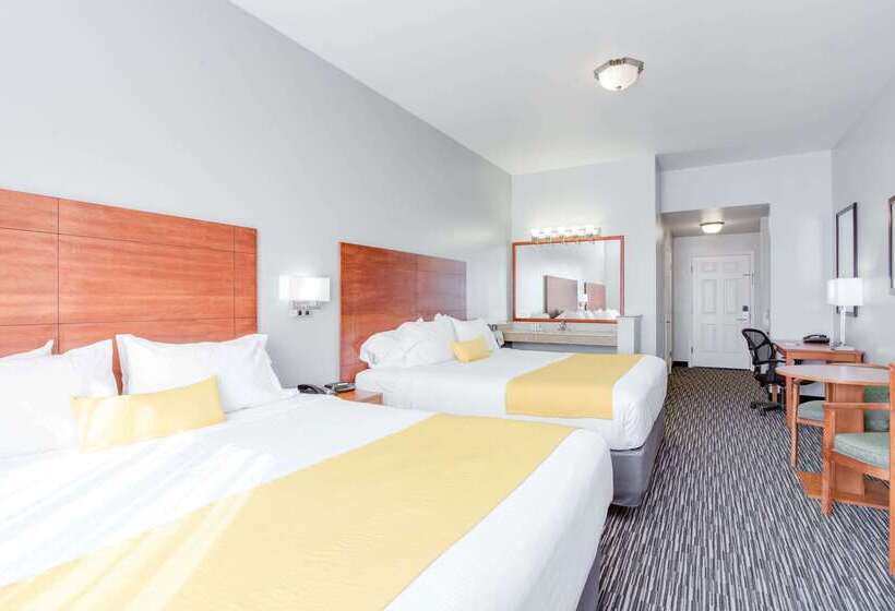 בית מלון כפרי Ramada By Wyndham Marina