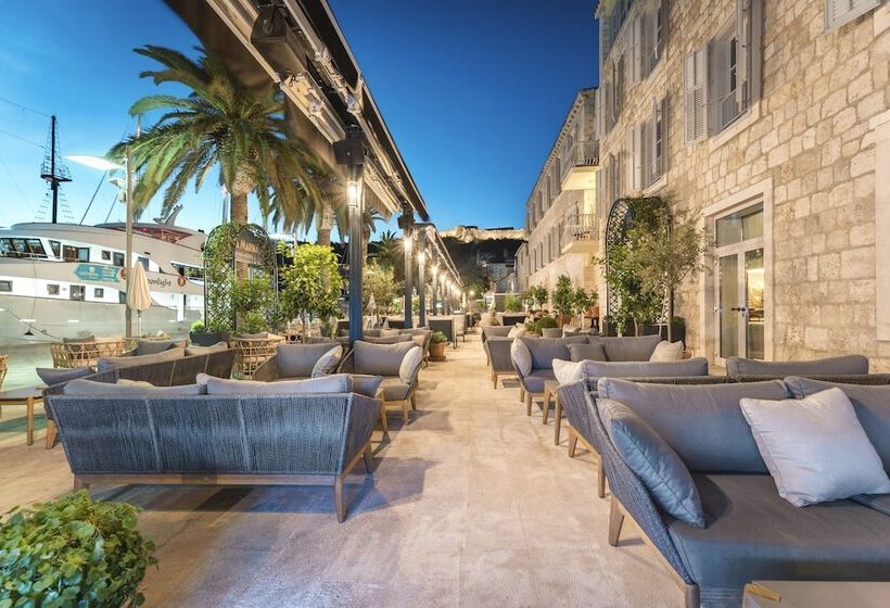 ホテル Riva Marina Hvar