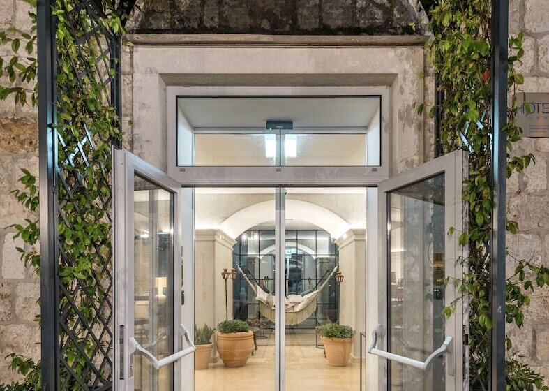 ホテル Riva Marina Hvar