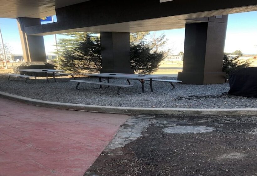 فندق Rocky Inn Express