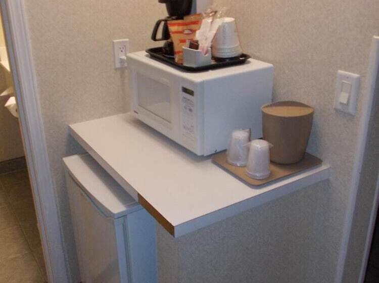 فندق Rocky Inn Express