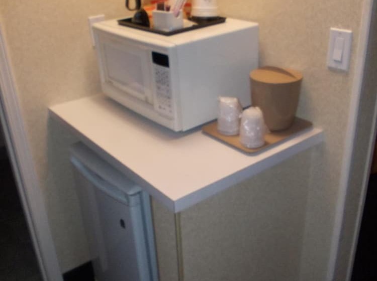 فندق Rocky Inn Express