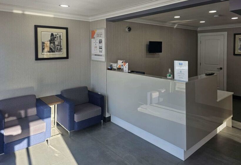 酒店 Rodeway Inn & Suites