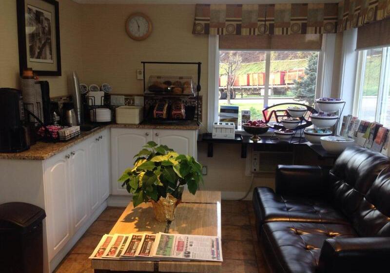 酒店 Rodeway Inn & Suites