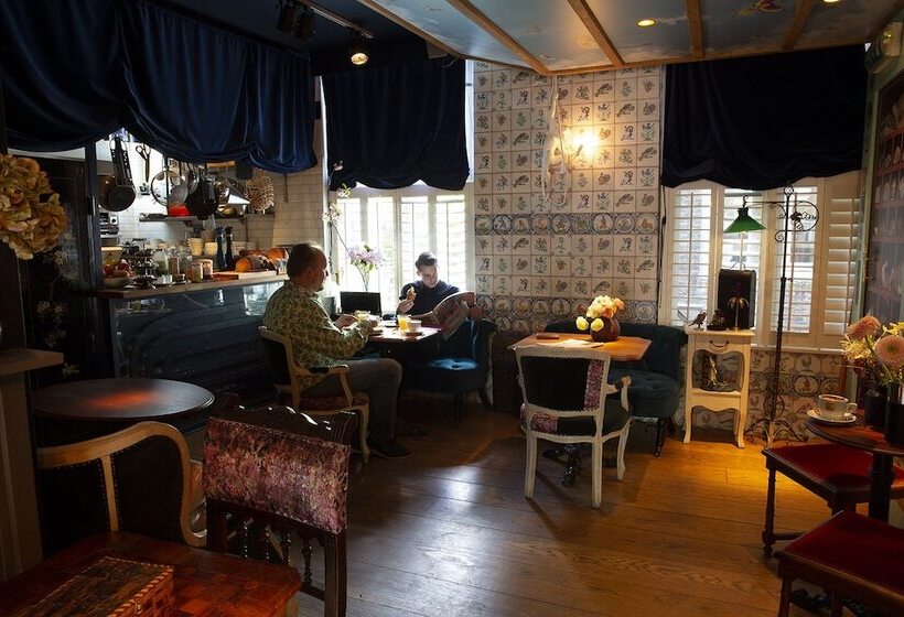 Hotel Rosalia S Menagerie Cocktail Bar & Innupstairs