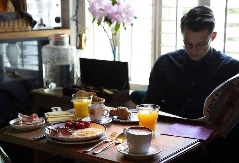 Hotel Rosalia S Menagerie Cocktail Bar & Innupstairs