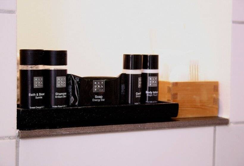 Hotel Rosalia S Menagerie Cocktail Bar & Innupstairs