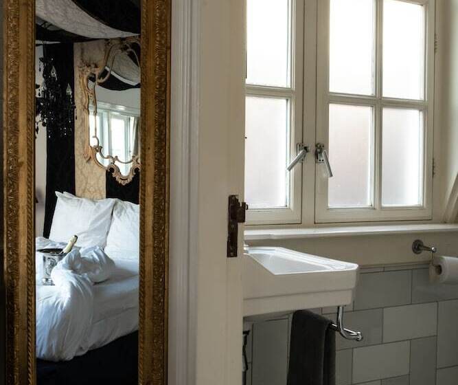 Hotel Rosalia S Menagerie Cocktail Bar & Innupstairs