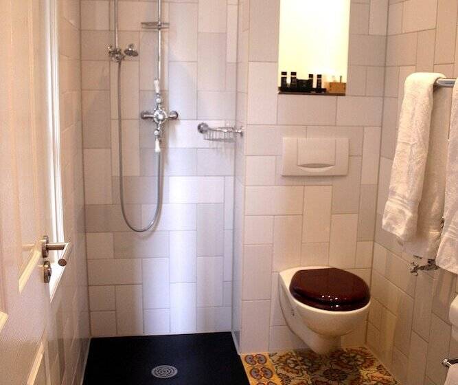 Hotel Rosalia S Menagerie Cocktail Bar & Innupstairs