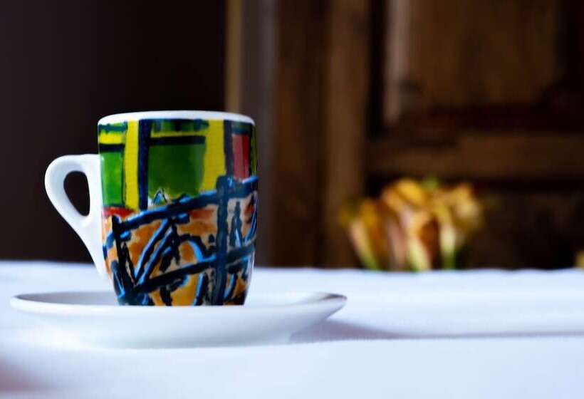 Hotel Rosalia S Menagerie Cocktail Bar & Innupstairs