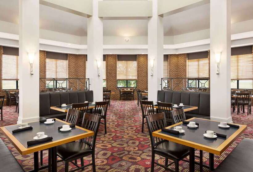 Royal Hotel Edmonton Airport Trademark Collection By Wyndham