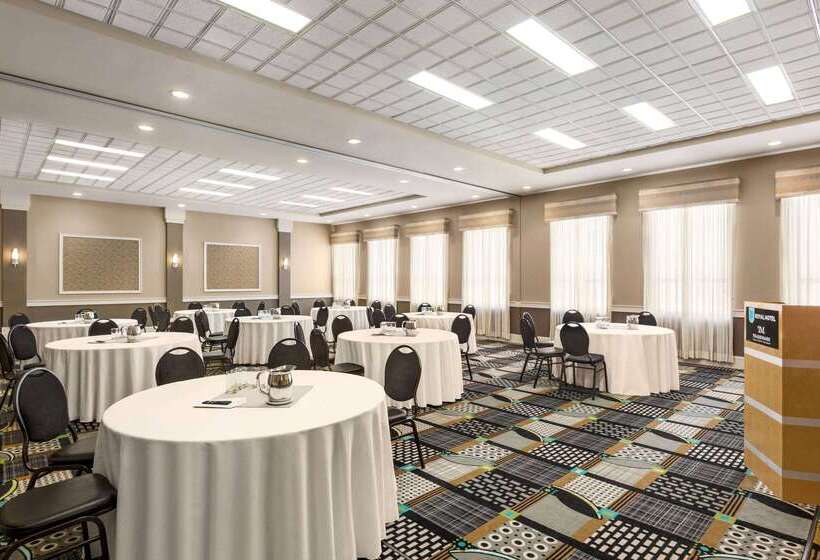 Royal Hotel Edmonton Airport Trademark Collection By Wyndham