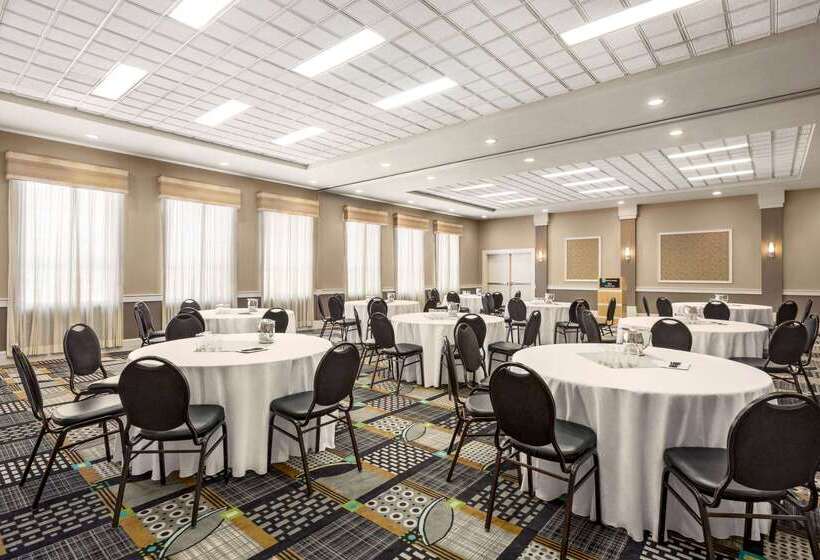 Royal Hotel Edmonton Airport Trademark Collection By Wyndham