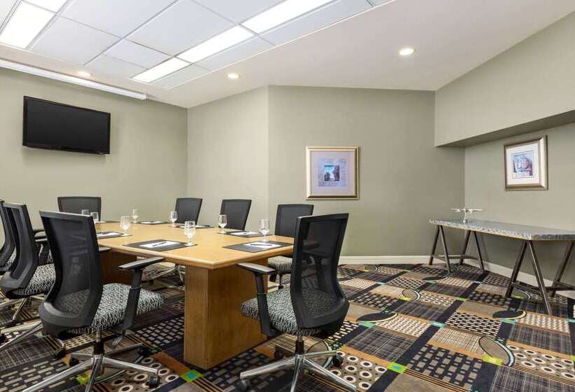 Royal Hotel Edmonton Airport Trademark Collection By Wyndham