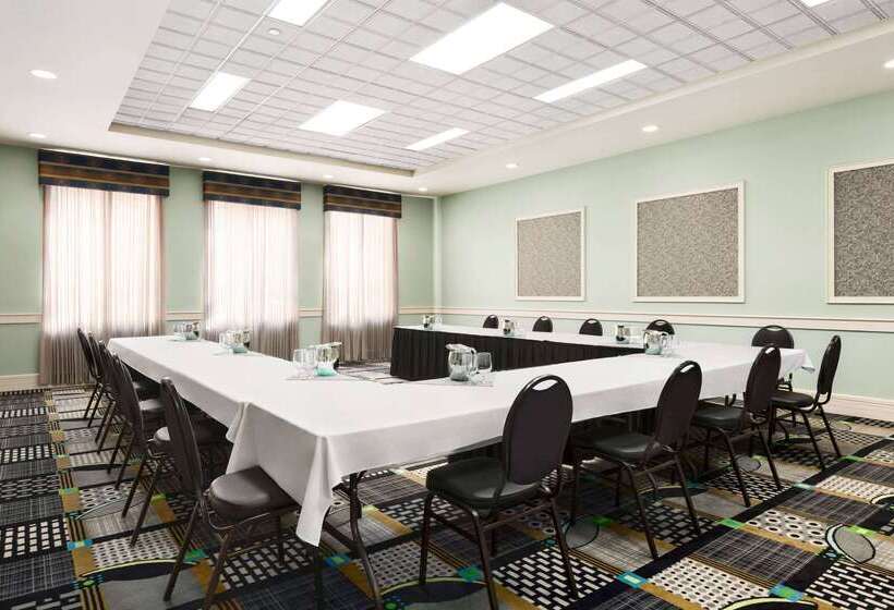 Royal Hotel Edmonton Airport Trademark Collection By Wyndham