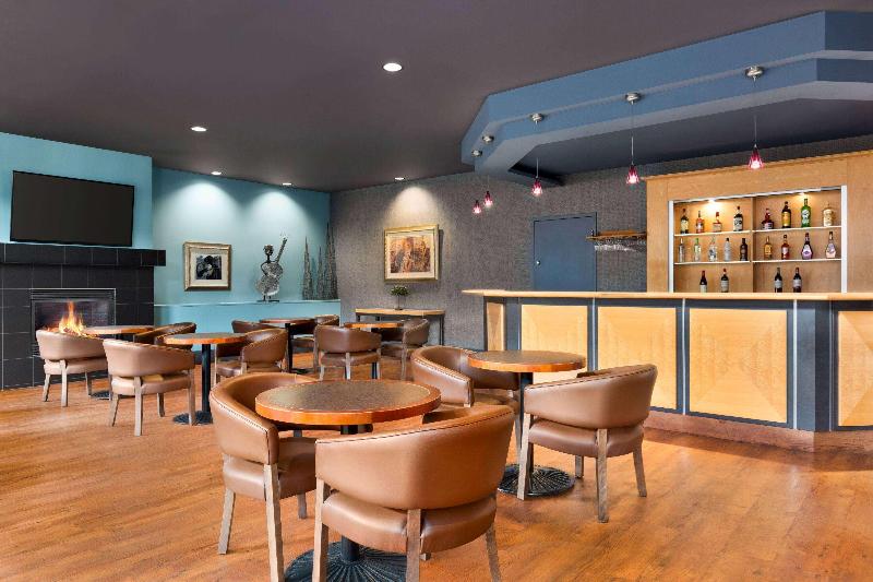 Royal Hotel Edmonton Airport Trademark Collection By Wyndham