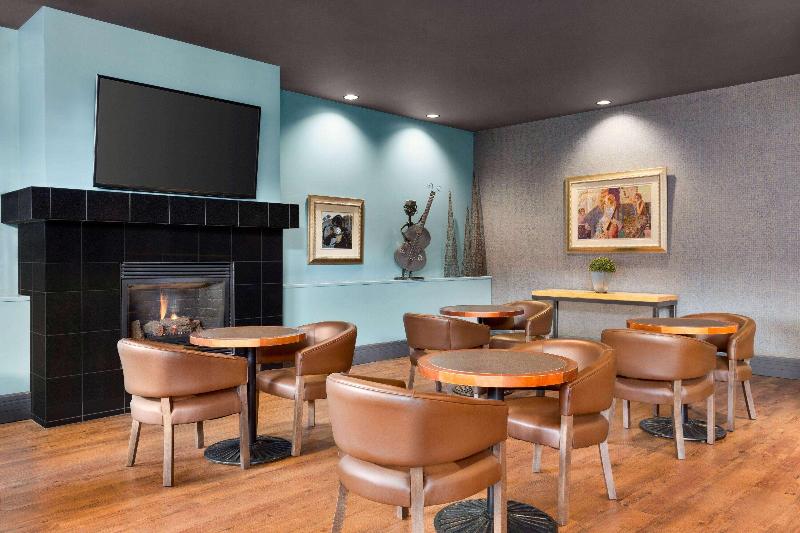 Royal Hotel Edmonton Airport Trademark Collection By Wyndham