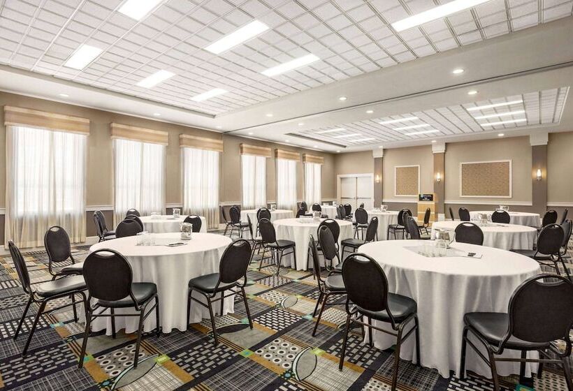 Royal Hotel Edmonton Airport Trademark Collection By Wyndham