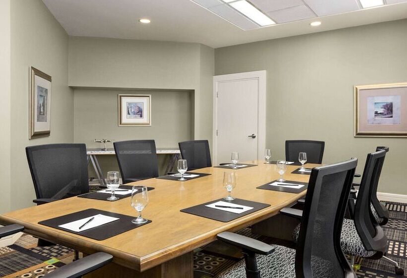 Royal Hotel Edmonton Airport Trademark Collection By Wyndham