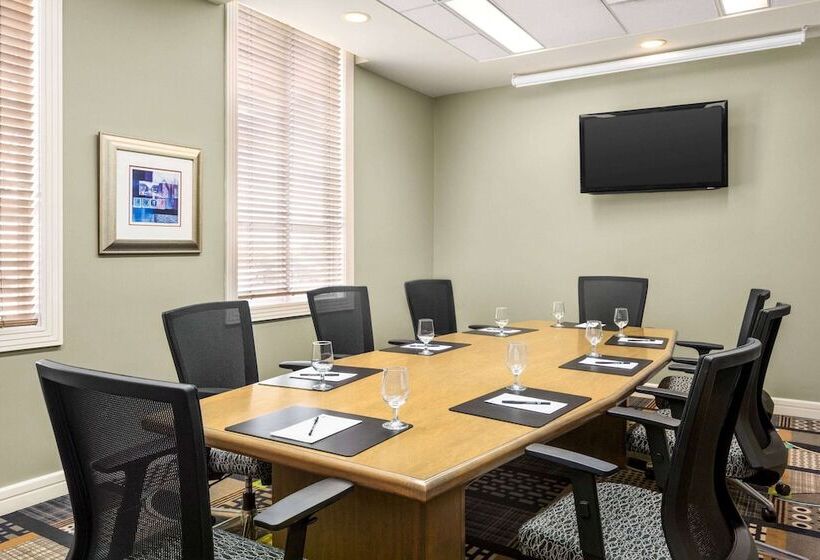 Royal Hotel Edmonton Airport Trademark Collection By Wyndham