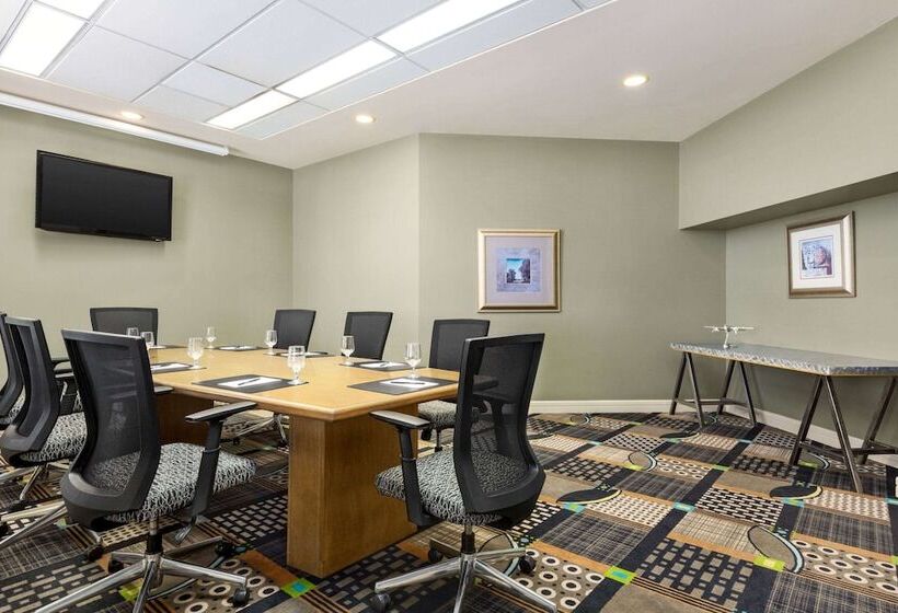 Royal Hotel Edmonton Airport Trademark Collection By Wyndham