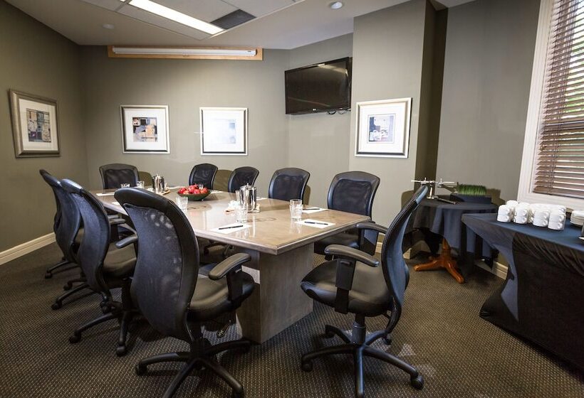 Royal Hotel Edmonton Airport Trademark Collection By Wyndham