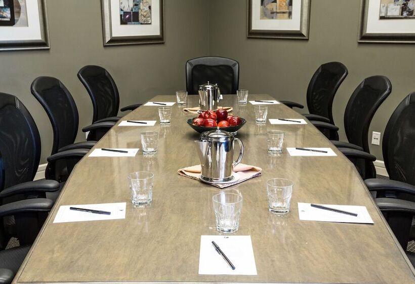 Royal Hotel Edmonton Airport Trademark Collection By Wyndham