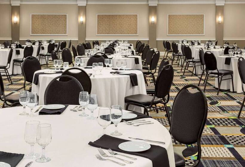 Royal Hotel Edmonton Airport Trademark Collection By Wyndham