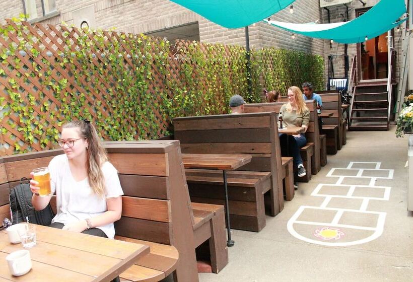 Samesun Montreal Hotel & Hostel