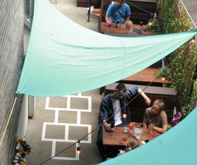 Samesun Montreal Hotel & Hostel