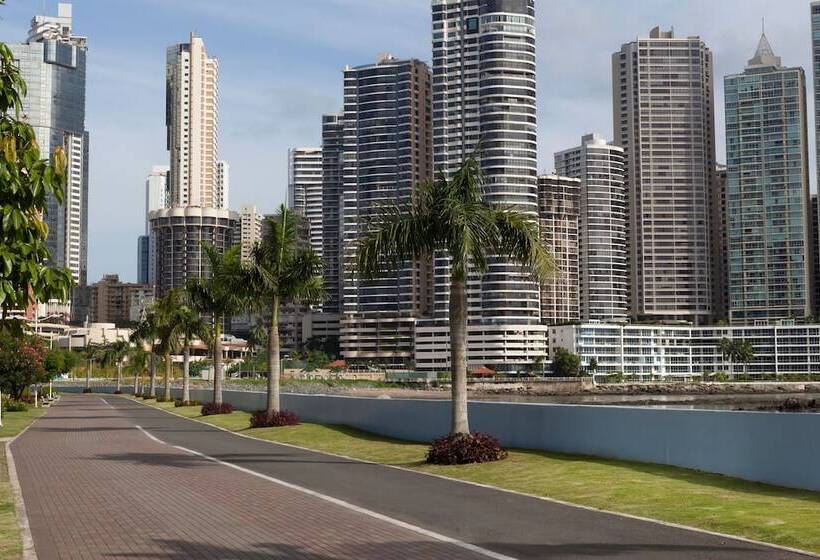 בית מלון כפרי Sheraton Grand Panama