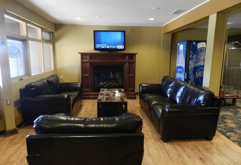 فندق Slave Lake Inn & Conference Centre