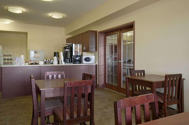 فندق Super 8 By Wyndham Fort Saskatchewan