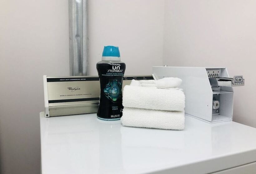 酒店 Super 8 By Wyndham Lake Country/winfield Area